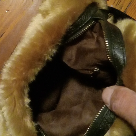 New w/o tags Furry purse - Picture 2 of 2